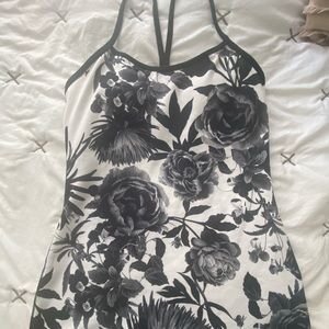 Lululemon Black and white rose tank size 6 Preowned